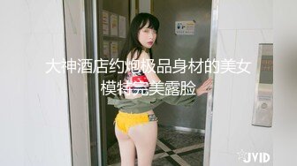 一回家老二脹的受不了.把女友壓在沙發上狂操