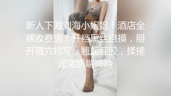 长相很漂亮的白皙美女张开腿展示自己的无毛骚穴，绝对极品一线天粉木耳