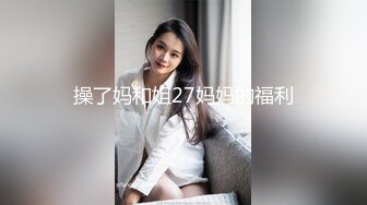 两个芭蕾舞演员在舞房练舞做爱,门外还有人观看