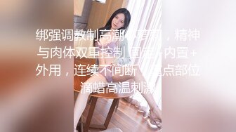 白嫩古典美少妇浴缸里泡沫留在光滑肌肤上轻轻按摩真是迷人勾到俩帅哥后面操前面深喉玩的爽