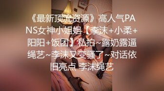 大神潜入餐厅隔板女厕 全景偷拍口罩妹子玩手机 仔细观察她的小黑鲍.mp4