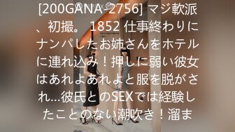 疯狂的学妹第二弹，住在上铺全裸揉捏骚奶自慰骚逼露脸了，把自己搞得欲火焚身去厕所漏奶子漏逼尿尿真刺激