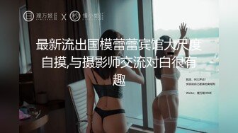 买保险的男友下班后在床上与女友研究胸部大小 最后顶不住诱惑 你情我愿啪啪啪了